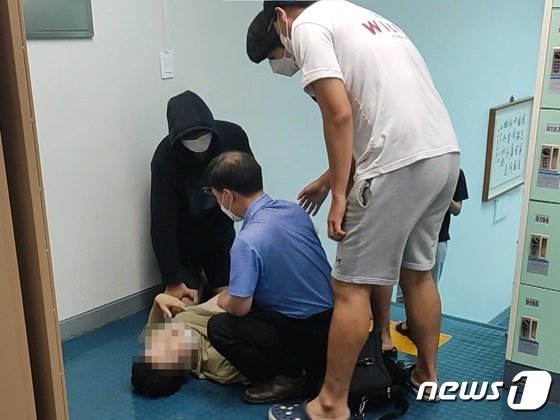 '심정지 환자' 살린 직장인·대학생·간호사·경찰 4인방