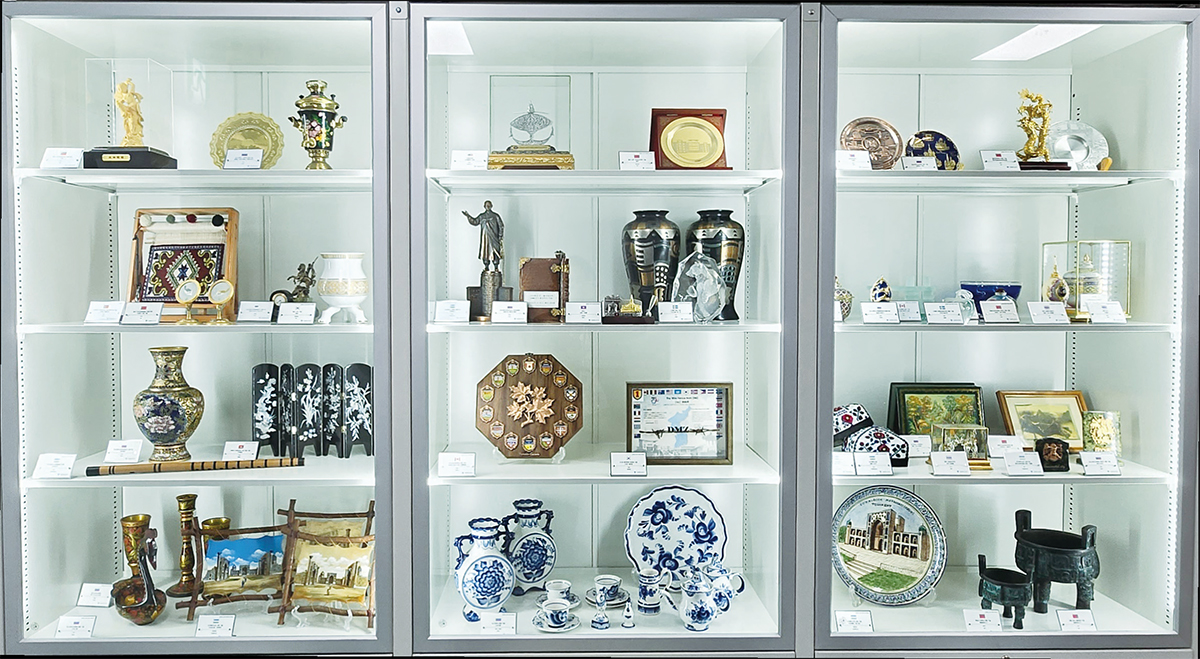 서울특별시교육청이 각국에서 받은 행정박물들