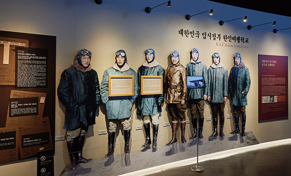 대한민국 임시정부 한인비행학교의 항공 독립운동가들 이미지